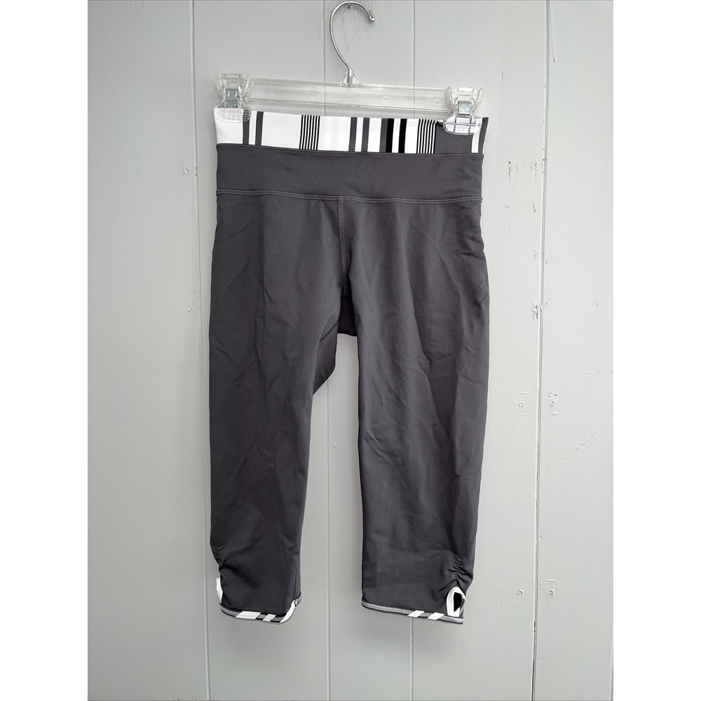 Lululemon Mid Rise Grey Crop Knee Length Leggings US6 Size 6